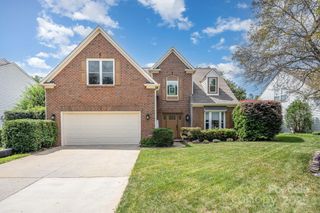 8833 Fieldcroft Drive, Charlotte, NC 28277