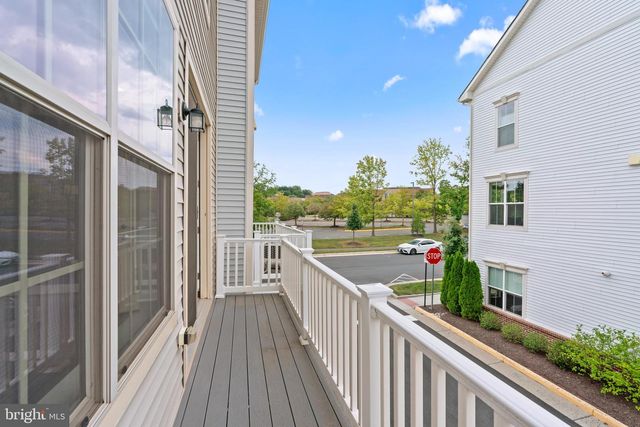 5284 RIDGEVIEW RETREAT DR, Chantilly, VA 20151