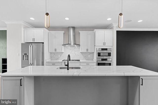 5284 RIDGEVIEW RETREAT DR, Chantilly, VA 20151