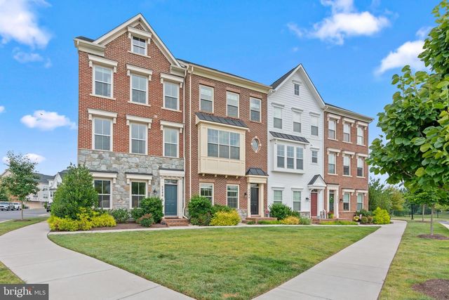 5284 RIDGEVIEW RETREAT DR, Chantilly, VA 20151