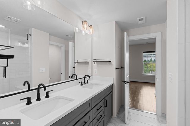 5284 RIDGEVIEW RETREAT DR, Chantilly, VA 20151