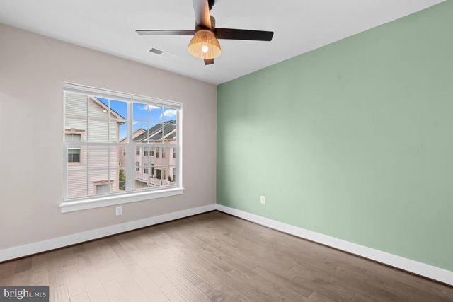 5284 RIDGEVIEW RETREAT DR, Chantilly, VA 20151