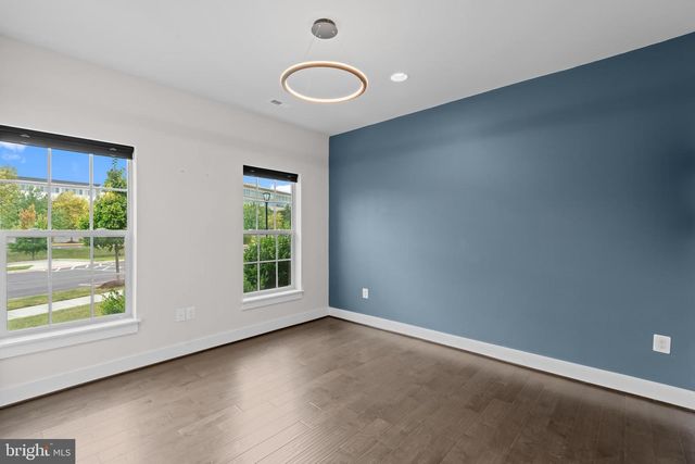 5284 RIDGEVIEW RETREAT DR, Chantilly, VA 20151