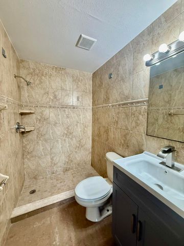2050 Oleander Boulevard 11-103, Fort Pierce, FL 34950