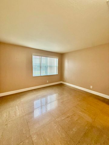 2050 Oleander Boulevard 11-103, Fort Pierce, FL 34950