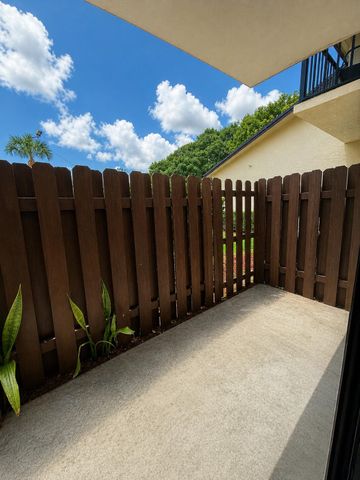 2050 Oleander Boulevard 11-103, Fort Pierce, FL 34950