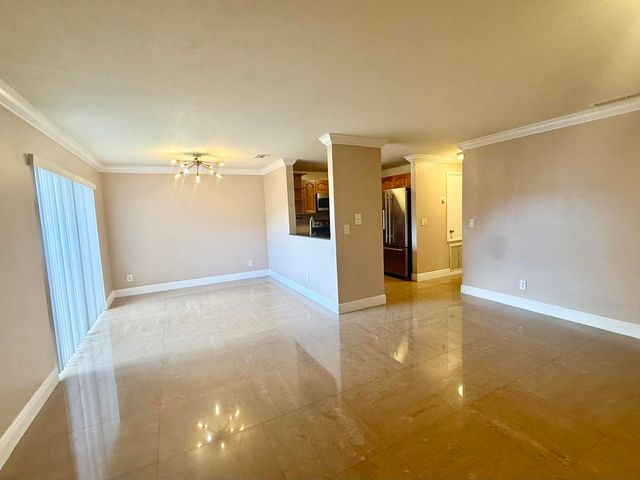 2050 Oleander Boulevard 11-103, Fort Pierce, FL 34950