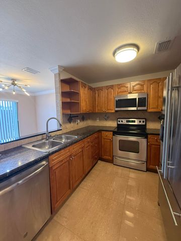 2050 Oleander Boulevard 11-103, Fort Pierce, FL 34950