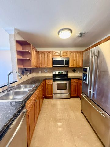 2050 Oleander Boulevard 11-103, Fort Pierce, FL 34950