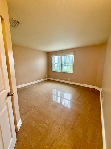 2050 Oleander Boulevard 11-103, Fort Pierce, FL 34950