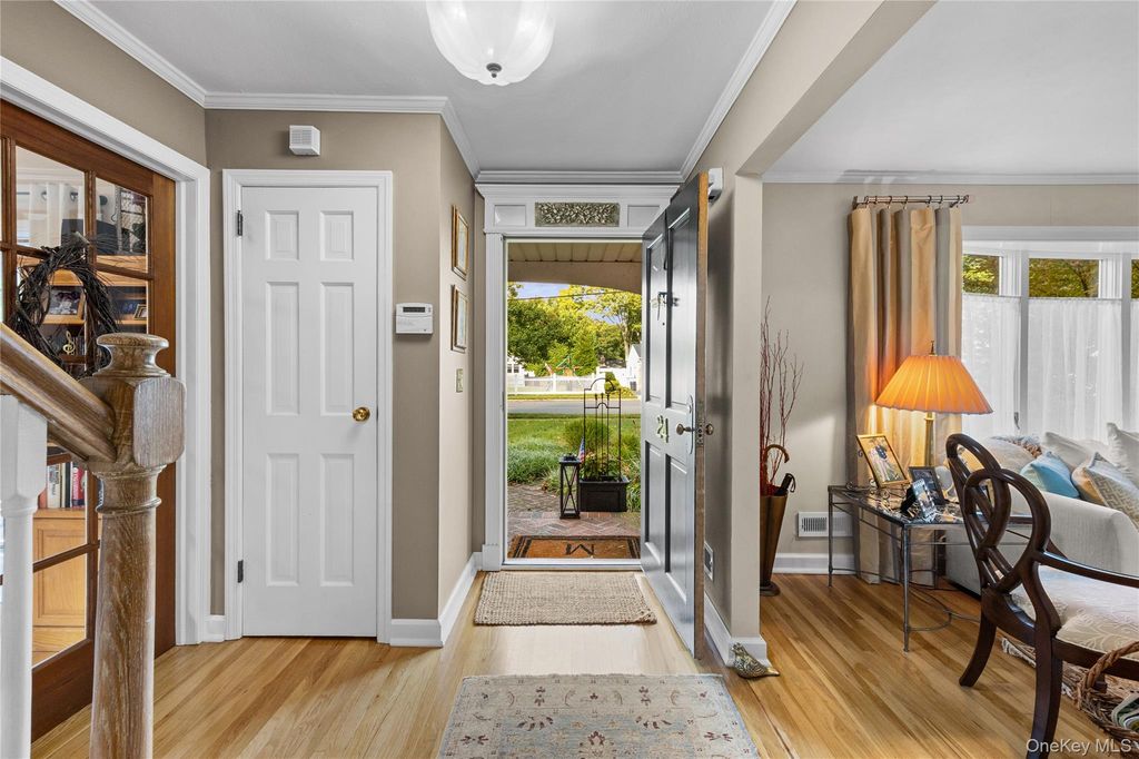 24 Gerald Lane, Old Bethpage, NY 11804 — photo 3