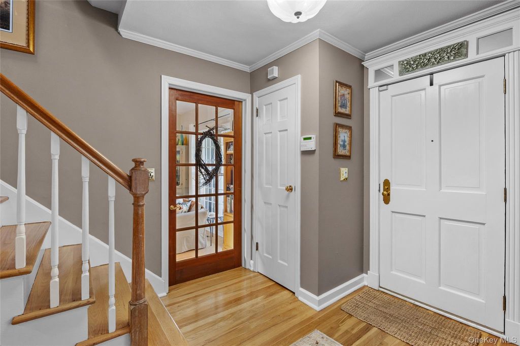 24 Gerald Lane, Old Bethpage, NY 11804 — photo 4