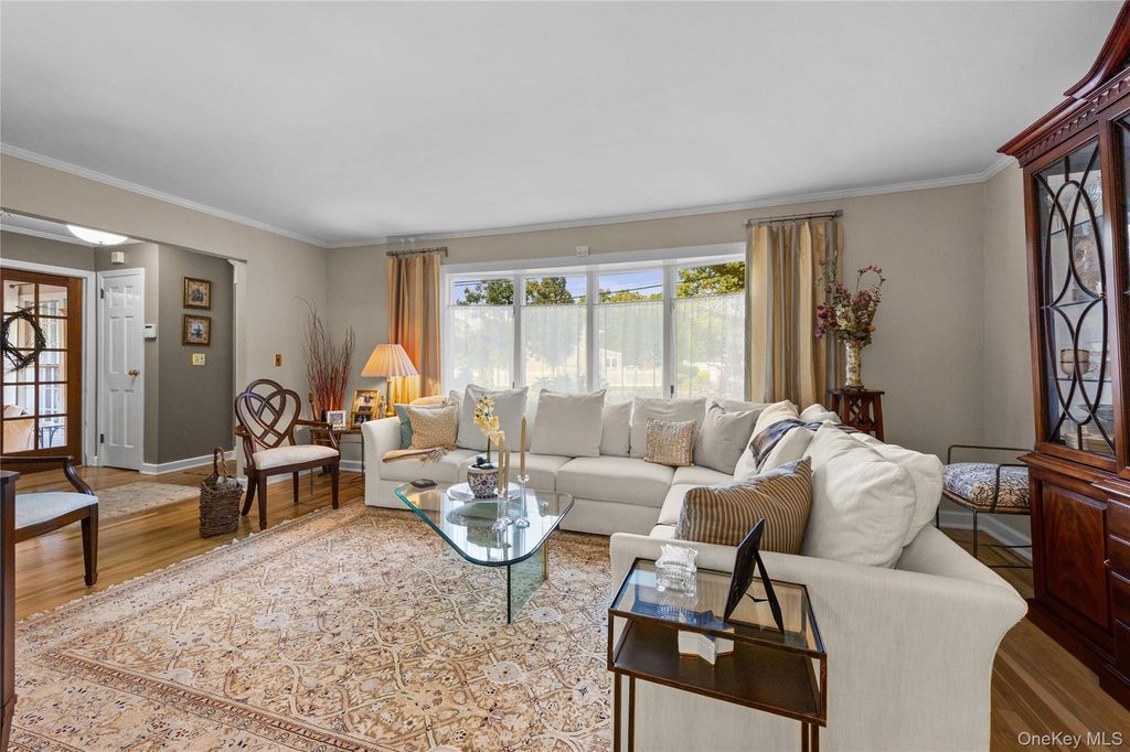24 Gerald Lane, Old Bethpage, NY 11804 — photo 5