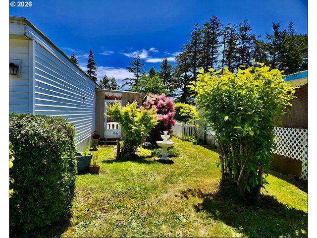 16131 W HOFFELDT Ln 18, Brookings, OR 97415