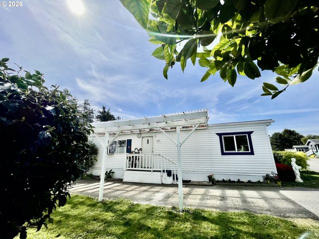 16131 W HOFFELDT Ln 18, Brookings, OR 97415