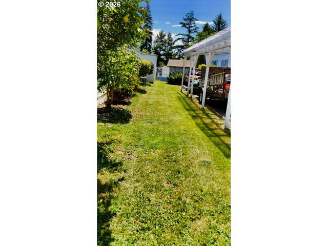 16131 W HOFFELDT Ln 18, Brookings, OR 97415