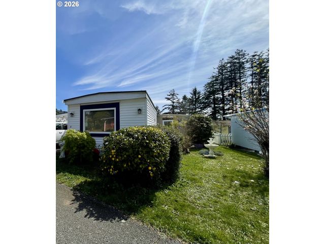 16131 W HOFFELDT Ln 18, Brookings, OR 97415