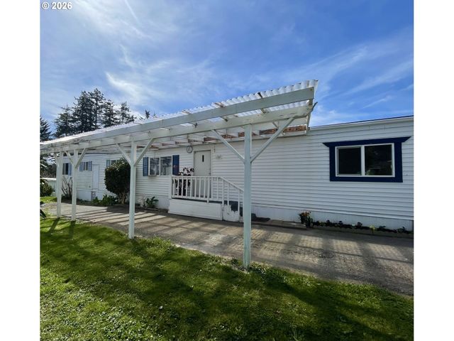 16131 W HOFFELDT Ln 18, Brookings, OR 97415