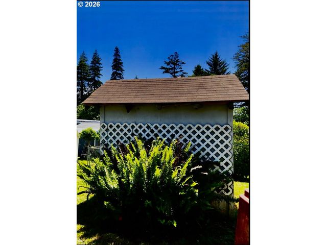 16131 W HOFFELDT Ln 18, Brookings, OR 97415