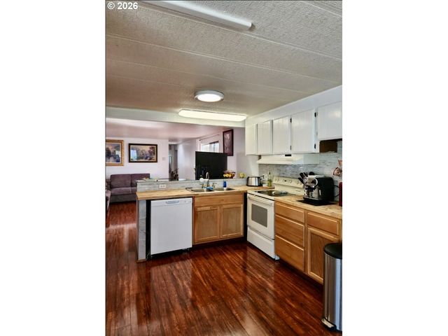 16131 W HOFFELDT Ln 18, Brookings, OR 97415