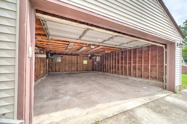 126 W 3rd Avenue, New Lenox, IL 60451
