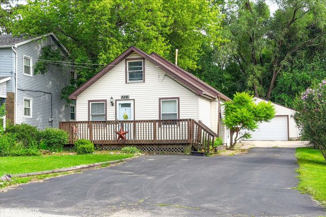 126 W 3rd Avenue, New Lenox, IL 60451