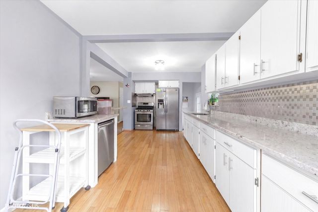 126 W 3rd Avenue, New Lenox, IL 60451