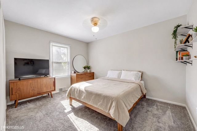 126 W 3rd Avenue, New Lenox, IL 60451