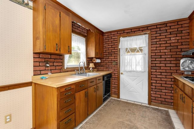 4 Southgate Rd, Franklin, MA 02038