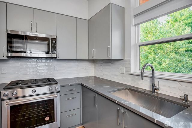 3219 Fuhrman Avenue E, Seattle, WA 98102