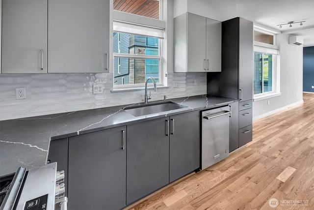 3219 Fuhrman Avenue E, Seattle, WA 98102
