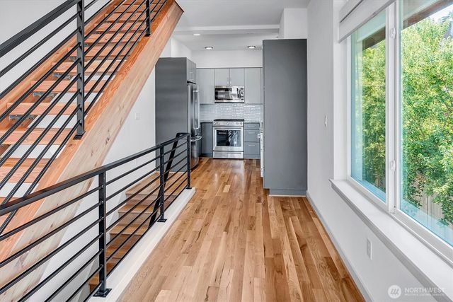 3219 Fuhrman Avenue E, Seattle, WA 98102