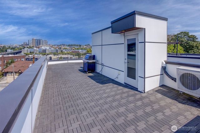 3219 Fuhrman Avenue E, Seattle, WA 98102