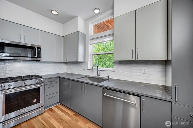 3219 Fuhrman Avenue E, Seattle, WA 98102