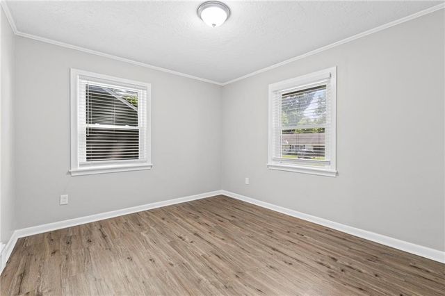 2320 W 76th Street, Prairie Village, KS 66208