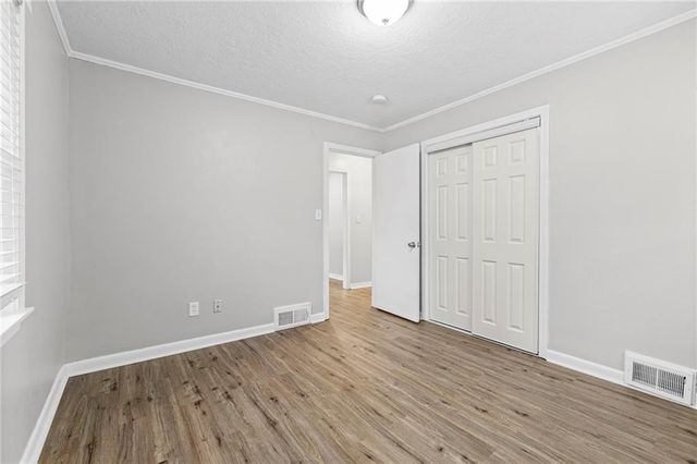 2320 W 76th Street, Prairie Village, KS 66208