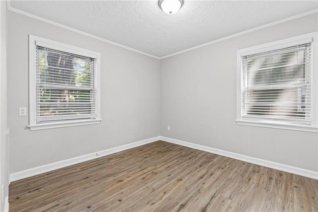 2320 W 76th Street, Prairie Village, KS 66208