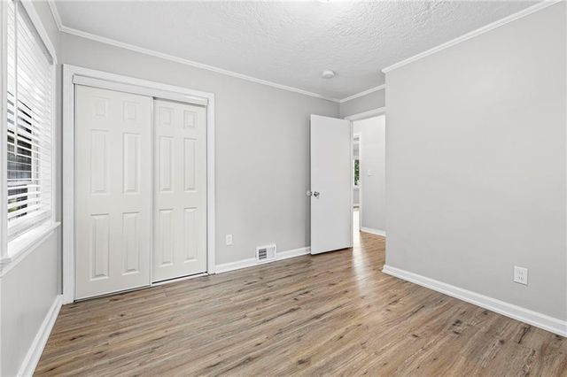 2320 W 76th Street, Prairie Village, KS 66208