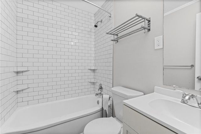 2320 W 76th Street, Prairie Village, KS 66208