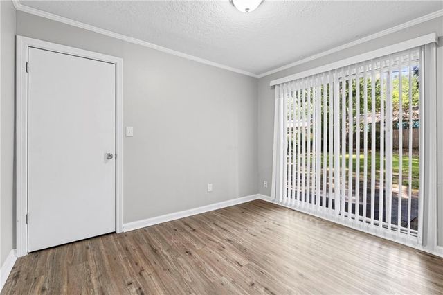 2320 W 76th Street, Prairie Village, KS 66208