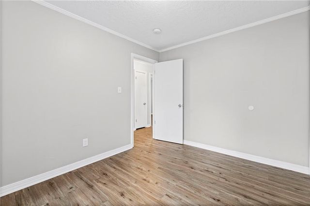 2320 W 76th Street, Prairie Village, KS 66208