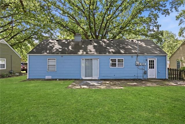 2320 W 76th Street, Prairie Village, KS 66208