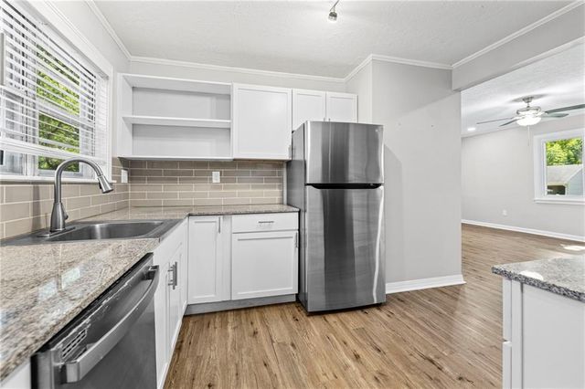 2320 W 76th Street, Prairie Village, KS 66208