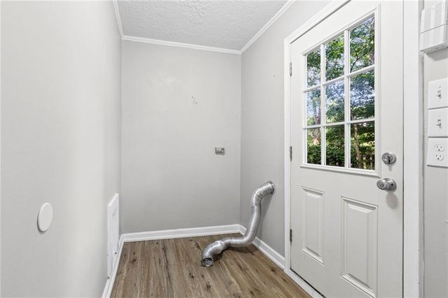 2320 W 76th Street, Prairie Village, KS 66208