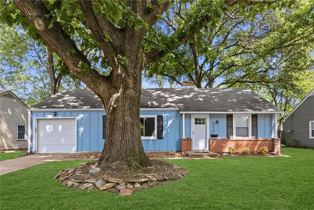 2320 W 76th Street, Prairie Village, KS 66208