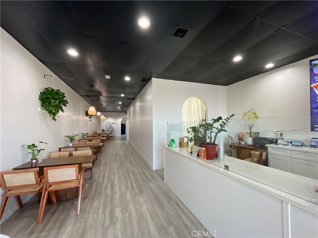 909 W Foothill Boulevard, Claremont, CA 91711 — exterior