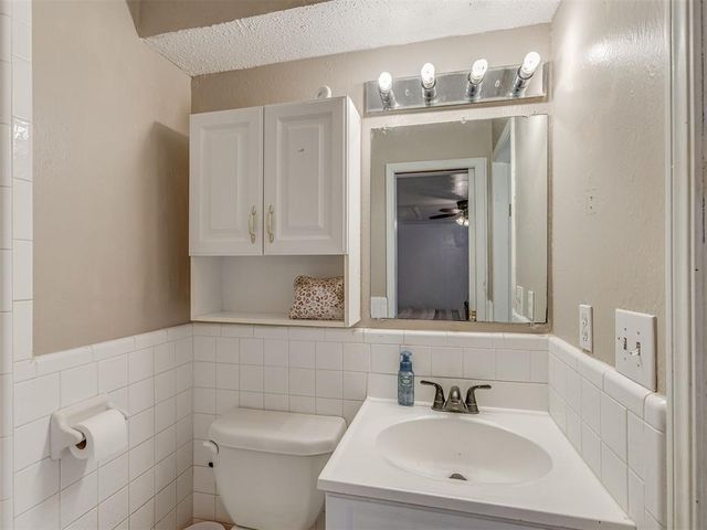 1013 NW 6th Street, Moore, OK 73160