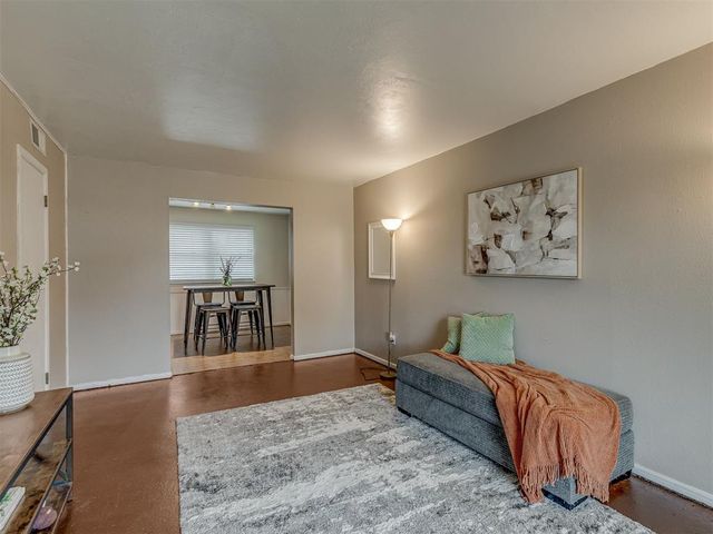 1013 NW 6th Street, Moore, OK 73160