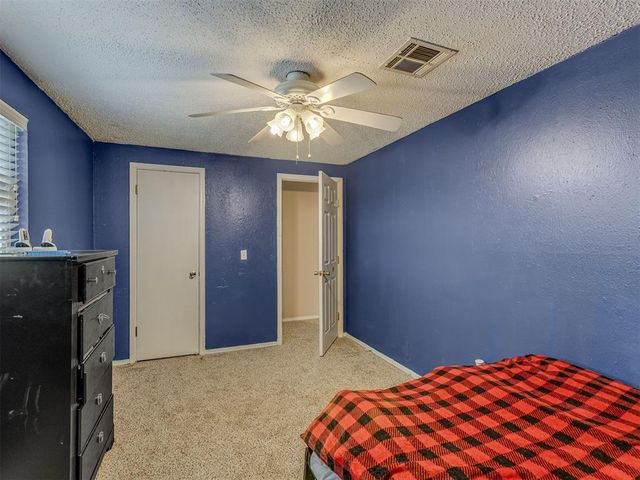 1013 NW 6th Street, Moore, OK 73160