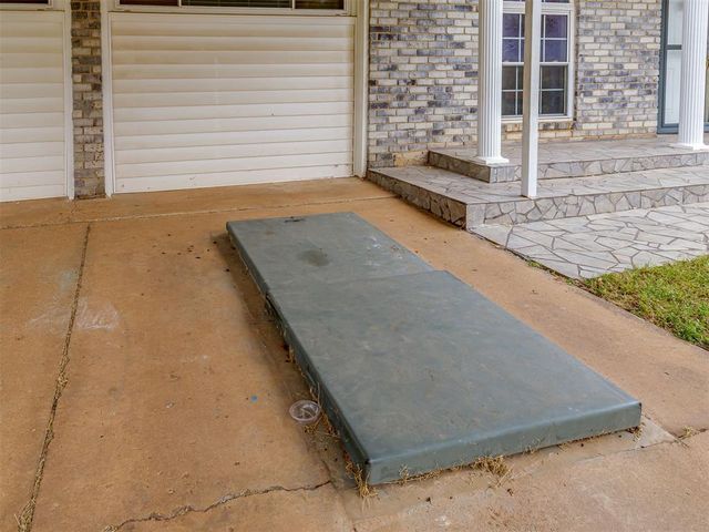 1013 NW 6th Street, Moore, OK 73160